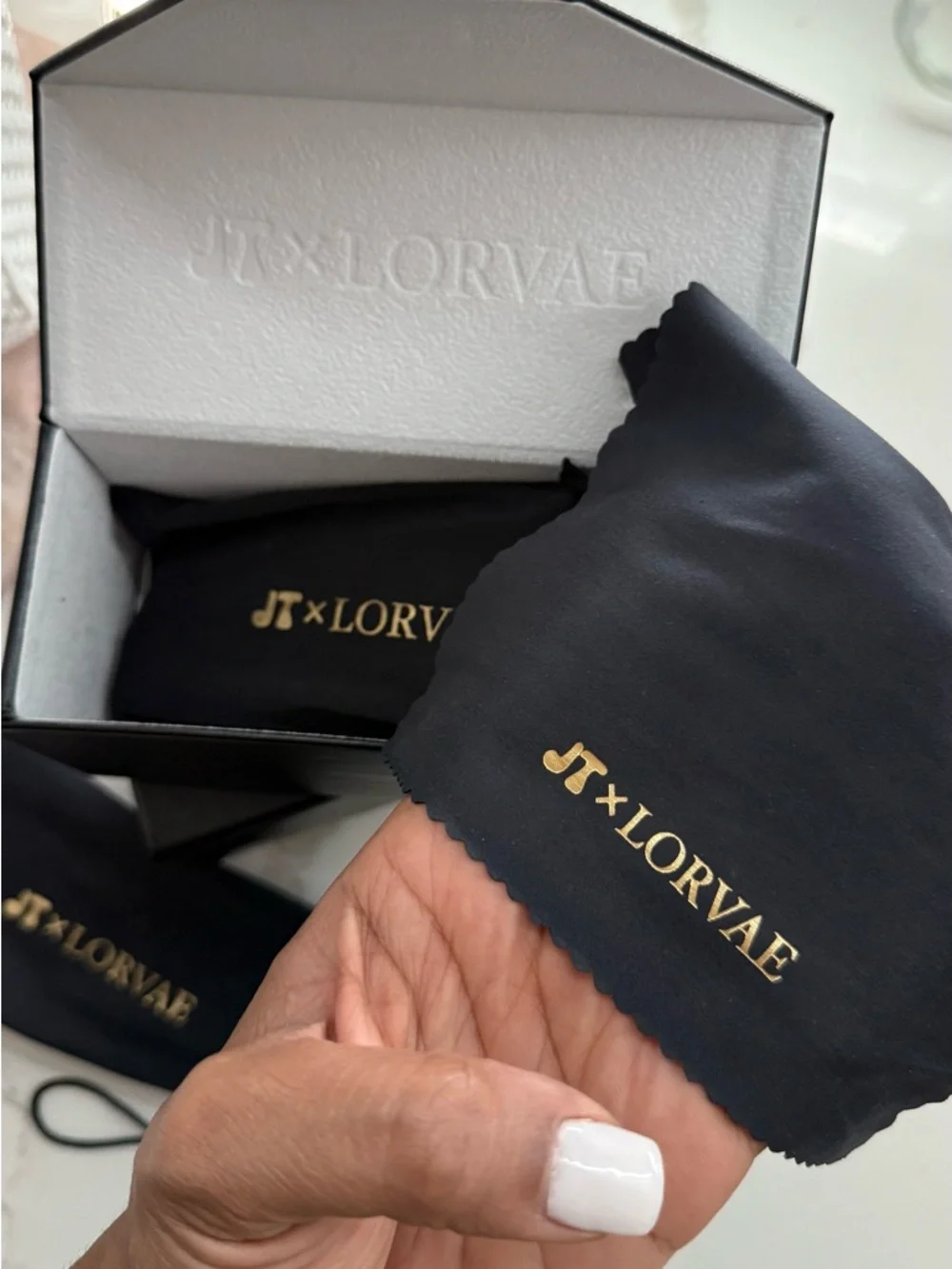 (2) Pair: Lorvae x JT Collab Metal Arm Women's Fashion Sunglasses - Picture 6 of 11